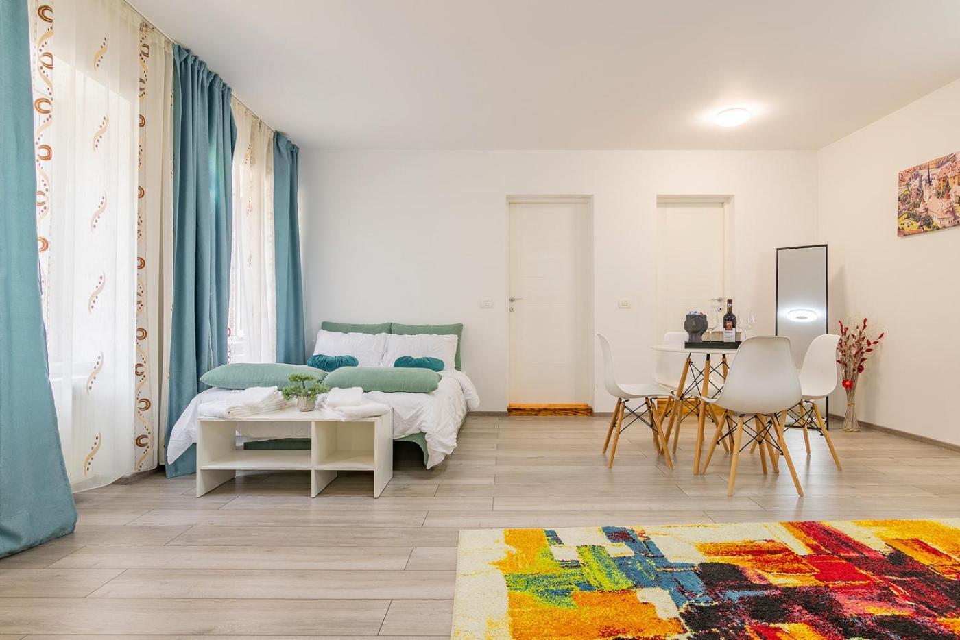 Old Town By Mm Host Apartman Brassó Kültér fotó