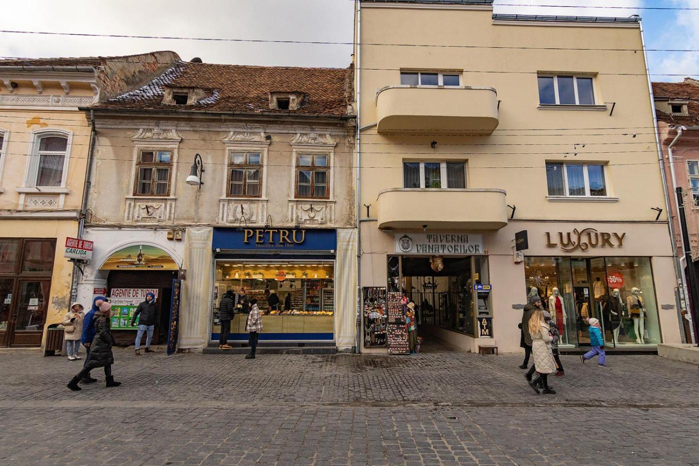 Old Town By Mm Host Apartman Brassó Kültér fotó